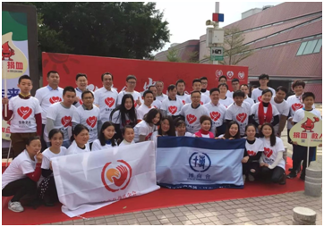 愛心人士大合（hé）影