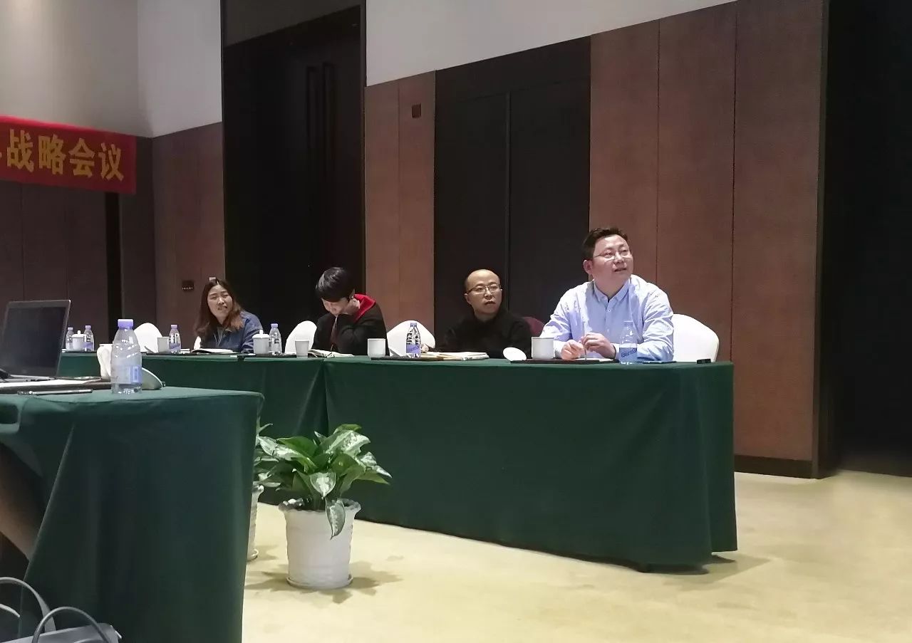 羞羞的网站在线观看傘業（yè）總經理朱友福先生（右一）發言