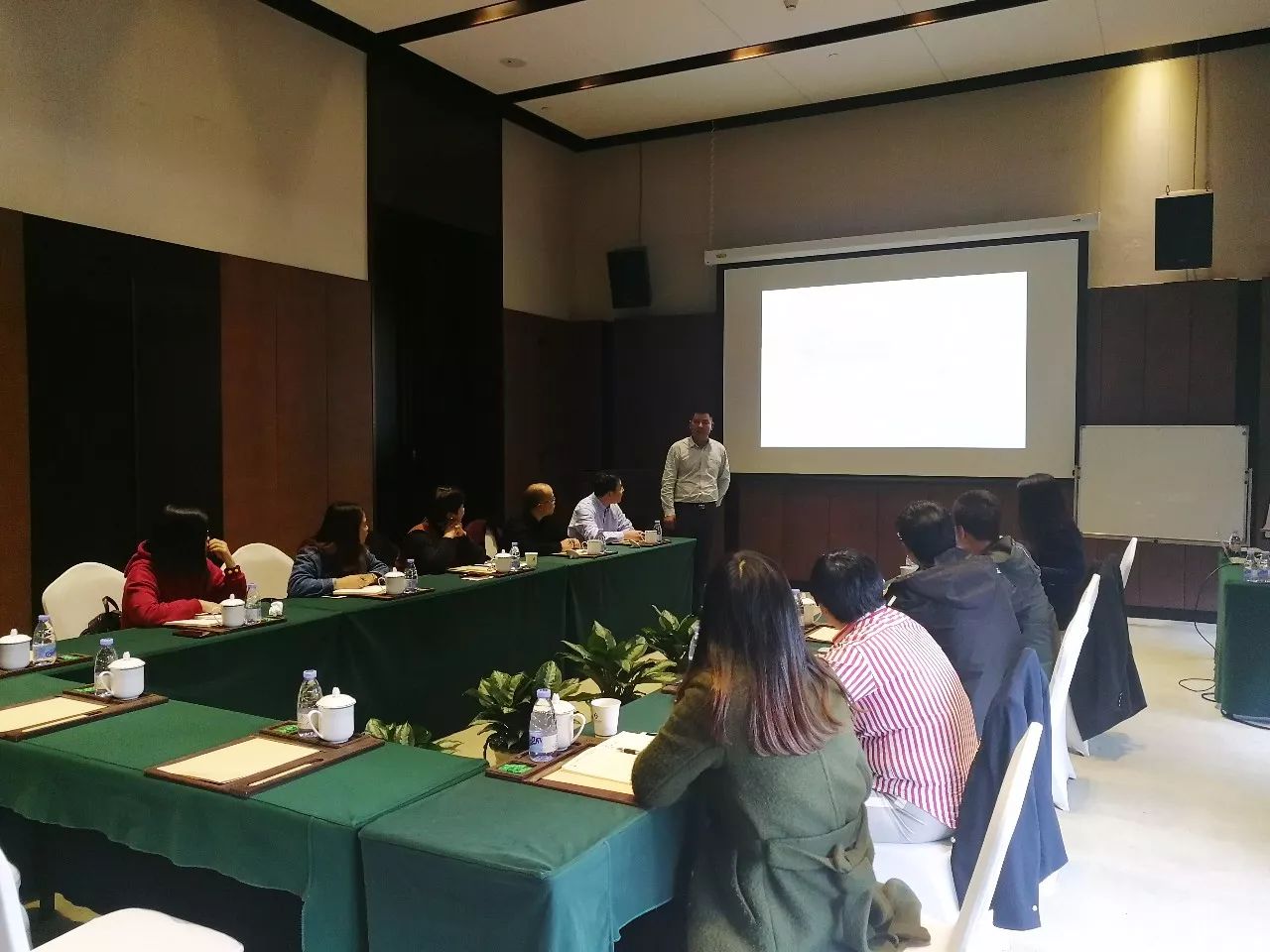 羞羞的网站在线观看傘業供應部總監陳磊先生發言