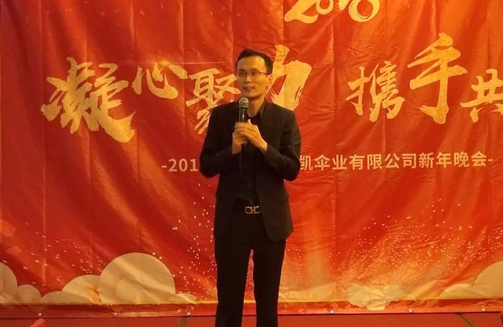 深（shēn）圳合（hé）道商學院院長何觀照先生致辭（cí）