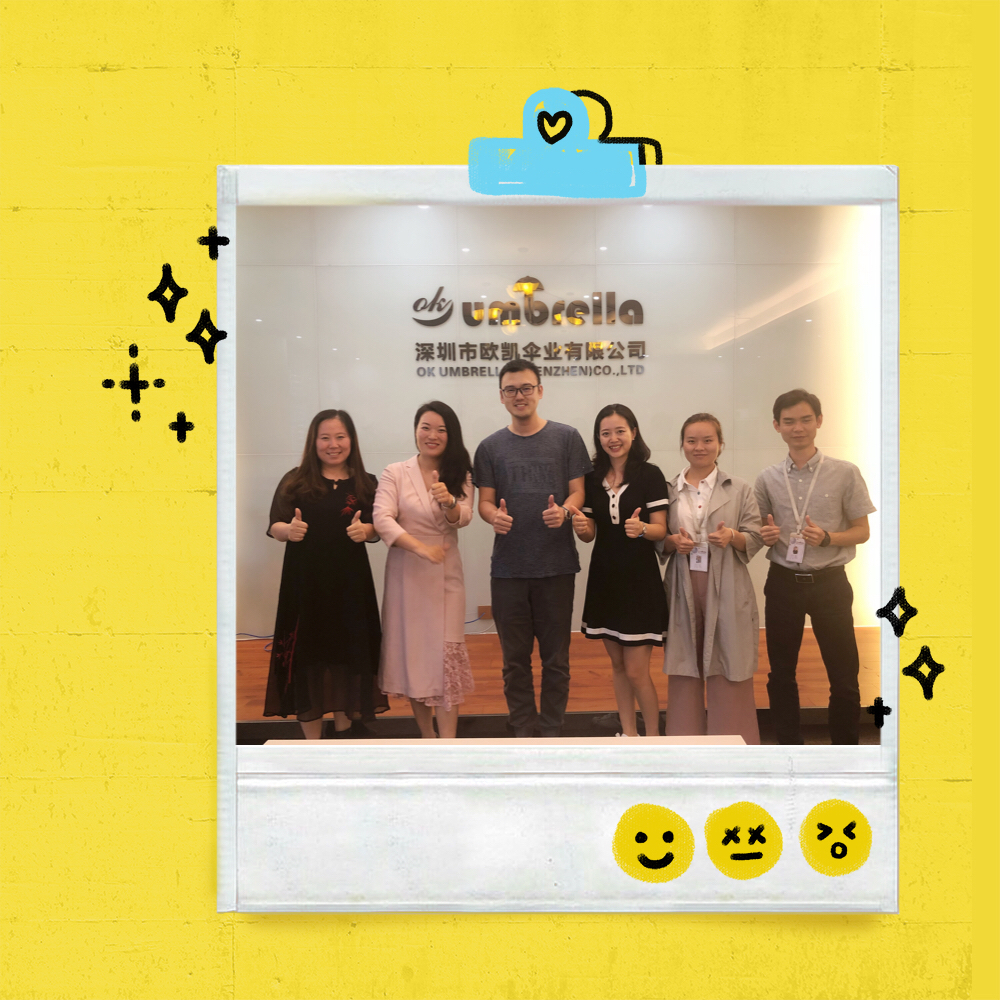 boss楊三人組（zǔ）與羞羞的网站在线观看領導合影留（liú）念（niàn）